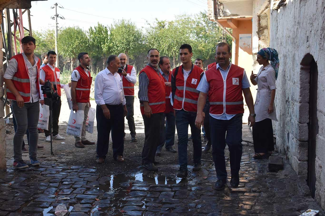 İhtiyaç sahibi ailelere Kızılay'dan kurban eti dağıtımı